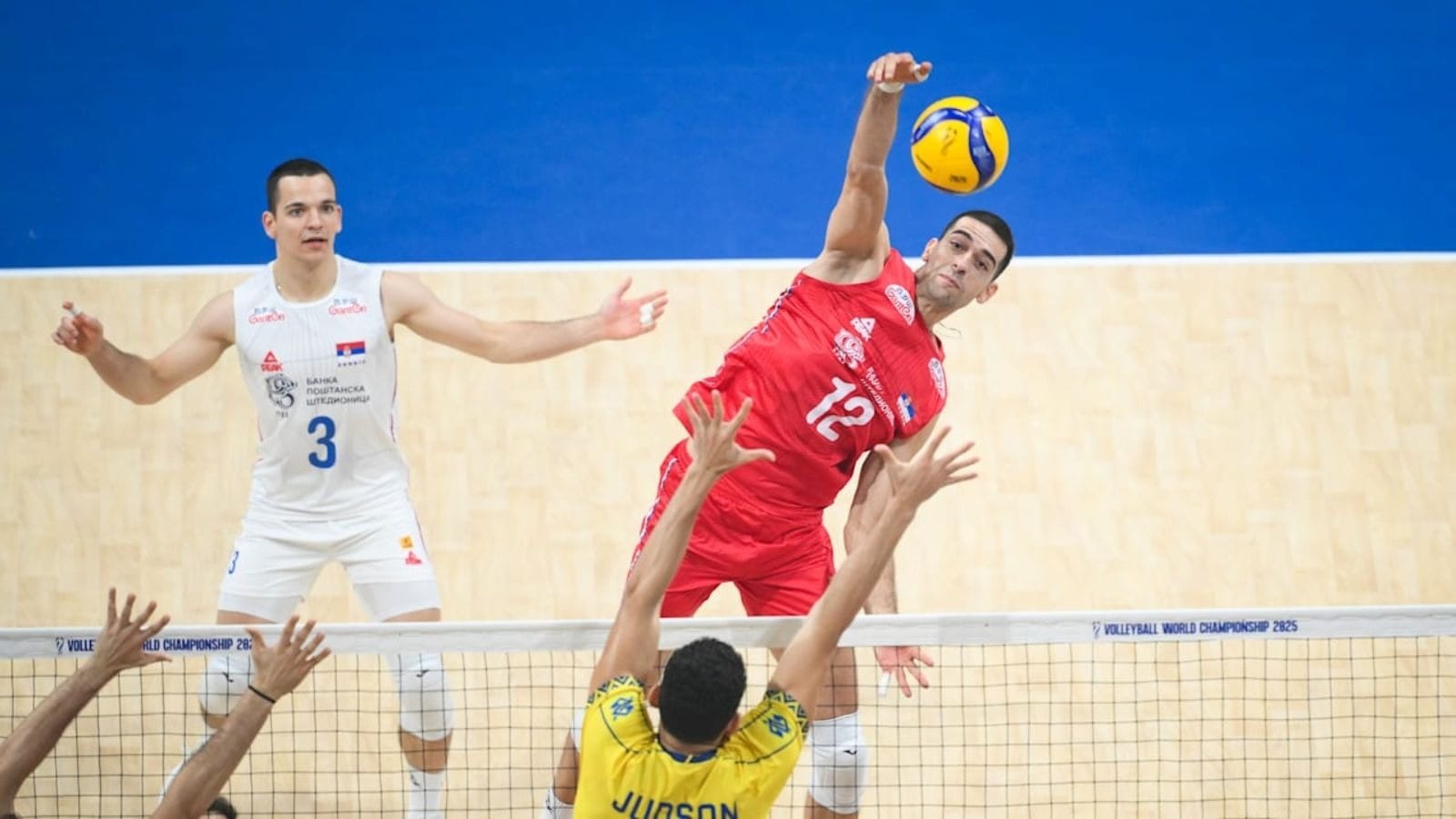 De luto pela mãe de Bernardinho, Brasil perde e se complica no Mundial de Vôlei