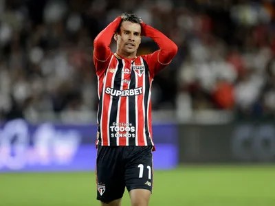 Web reage à "expulsão relâmpago" de Ferreirinha; veja comentários