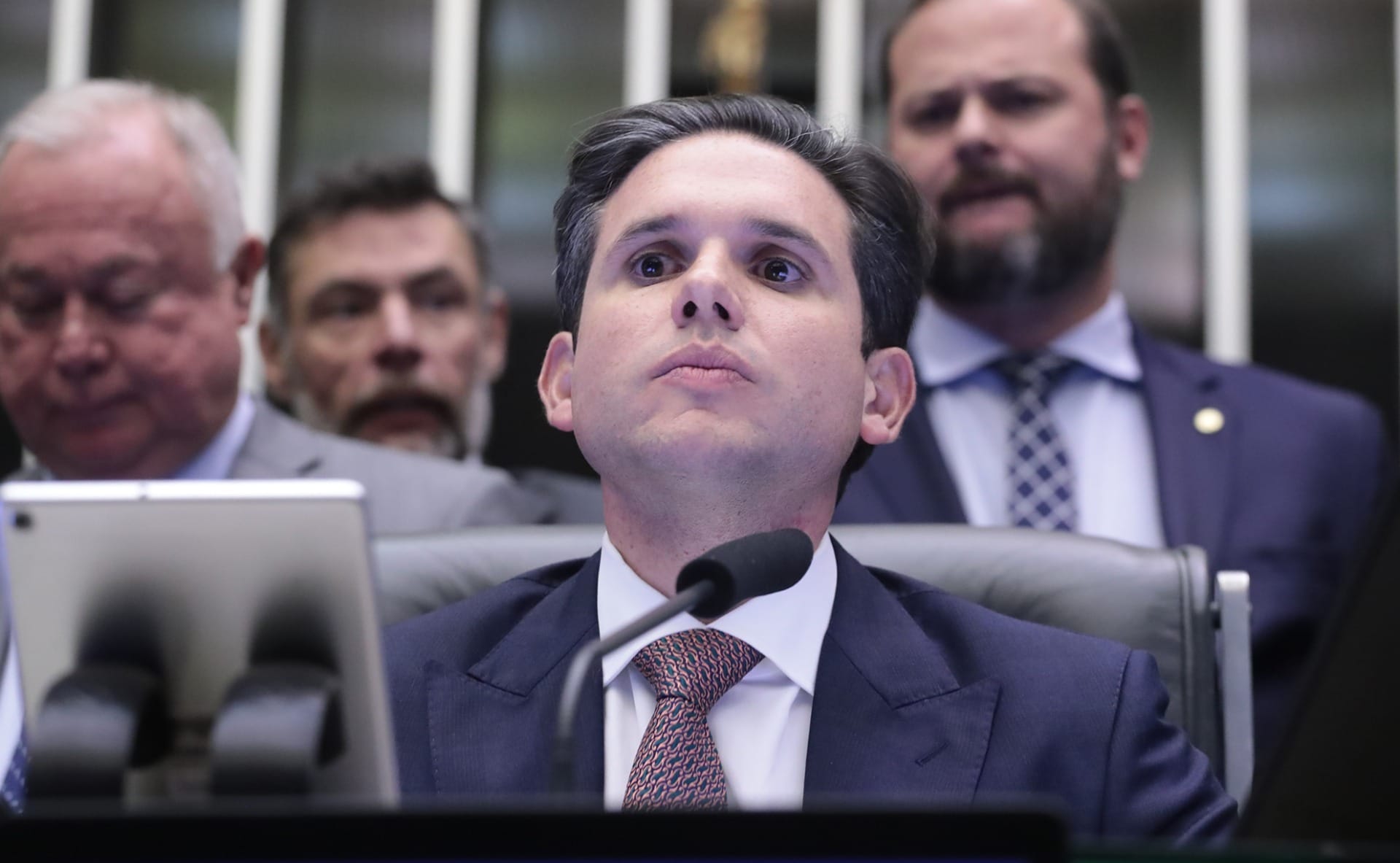 Motta anuncia que votará criação da bancada cristã, união das frentes evangélica e católica
