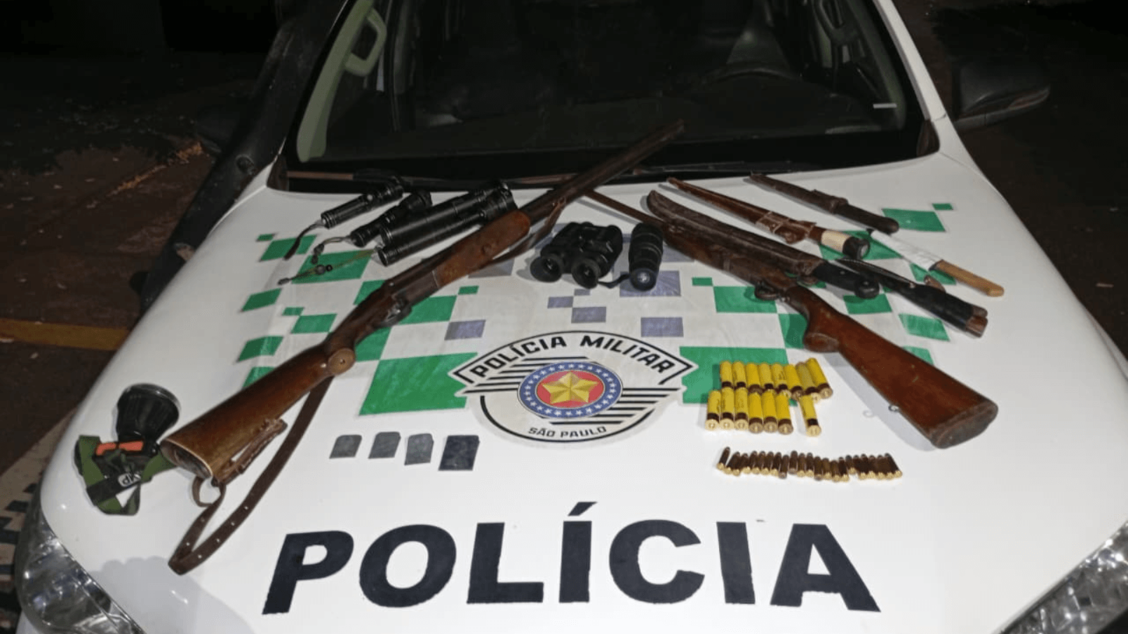 Dupla é presa com armas, munições e uma capivara abatida em Adolfo