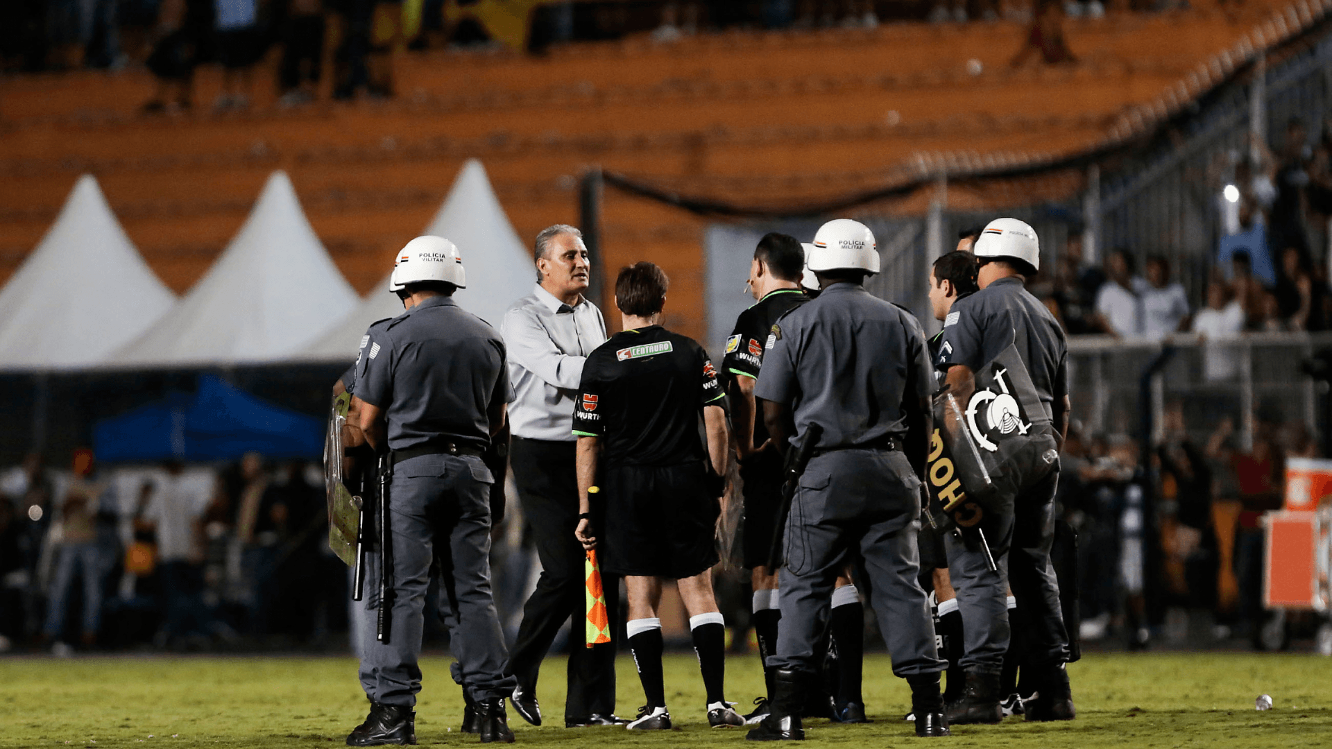 Após polêmica em Flamengo x Estudiantes, relembre 5 erros de arbitragem na Libertadores