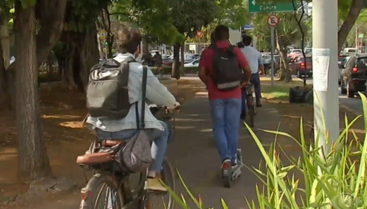 Trânsito de ciclomotores em ciclovias gera polêmica em São Paulo