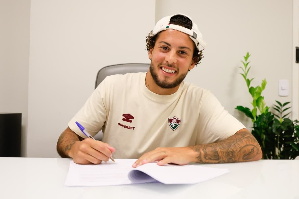 Fluminense anuncia renovação com lateral-direito Guga até dezembro de 2029