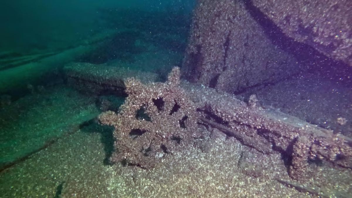 Mergulhadores localizam navio com mais de 2 mil anos na costa da Sicília