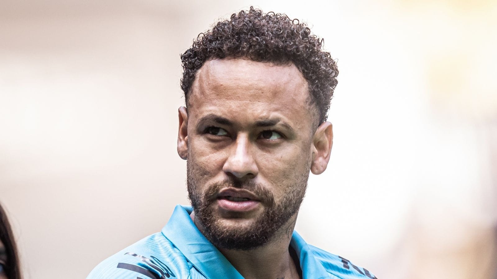 Neymar sofre lesão na coxa e será desfalque para o Santos contra o São Paulo