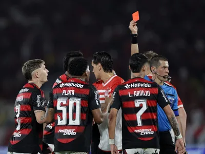 Neto detona arbitragem e diz que Flamengo foi "roubado" contra o Estudiantes