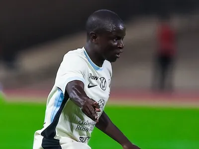 Fenerbahçe avança em negociação para contratar Kanté, do Al Ittihad