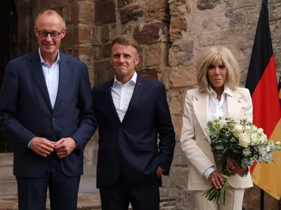 Entenda por que a primeira-dama da França terá que provar aos EUA que é mulher