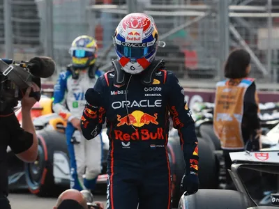 Verstappen é pole no GP do Azerbaijão em classificação com recorde de bandeiras vermelhas
