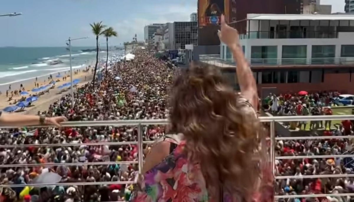 Daniela Mercury comanda ato contra PEC da Blindagem em Salvador