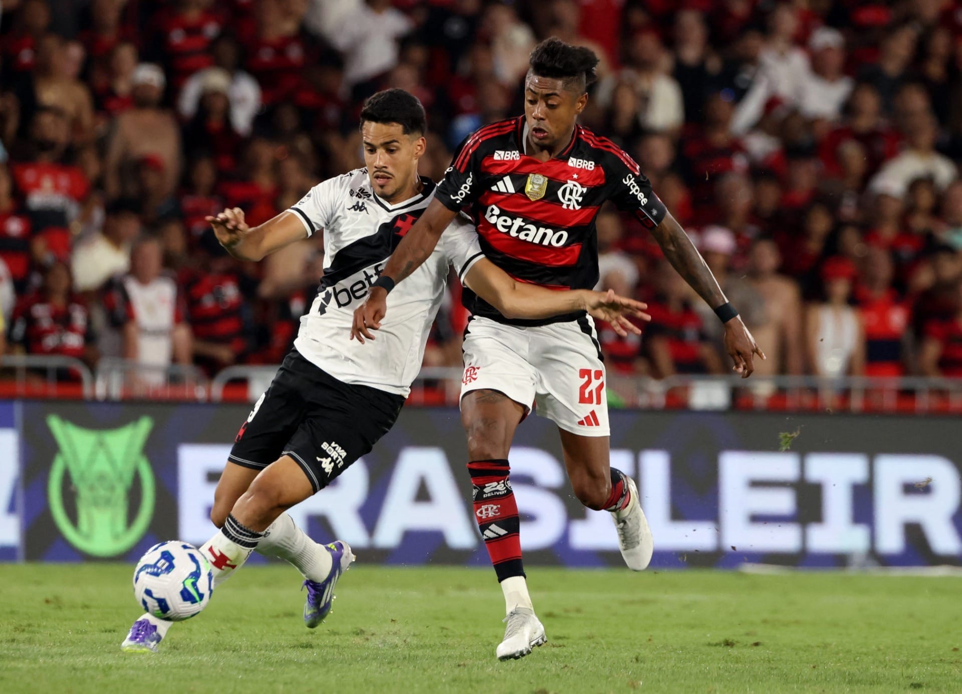 Cruzeiro vence o Bragantino de virada e assume vice-liderança do Brasileirão