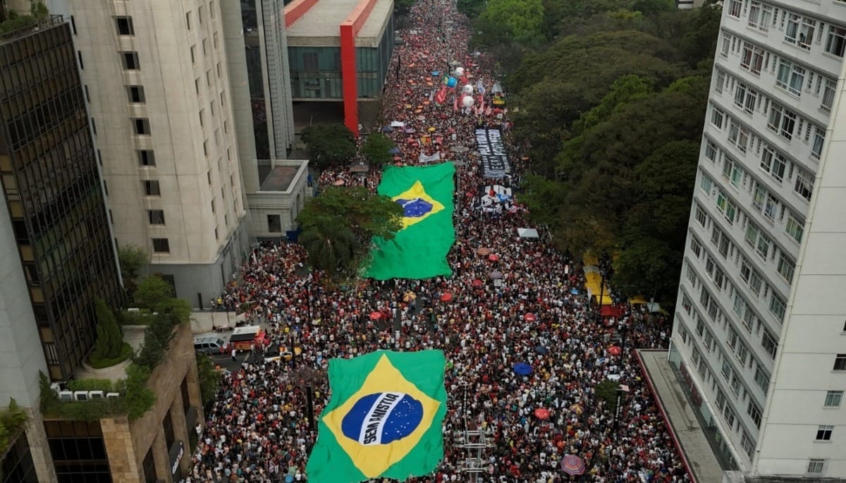 Manifestantes ocupam ruas pelo país em atos contra anistia e PEC da Blindagem