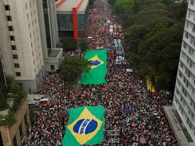 Manifestantes ocupam ruas pelo país em atos contra anistia e PEC da Blindagem