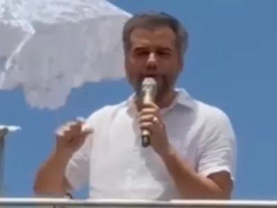 Wagner Moura discursa em ato contra PEC da Blindagem: "Aqui extrema-direita não se cria"
