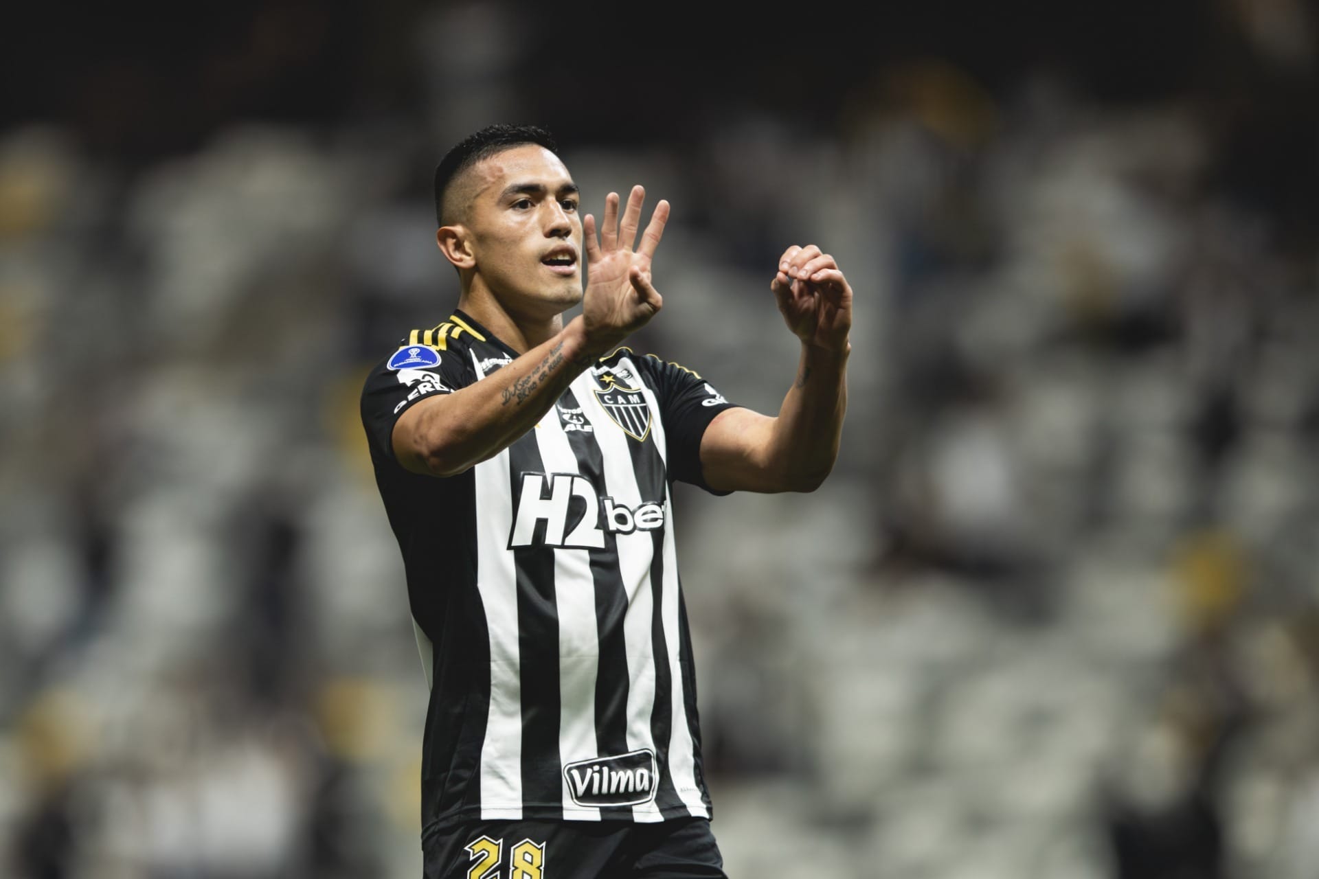 Atlético-MG confirma procedimento cirúrgico e Cuello só deve retornar em 2026