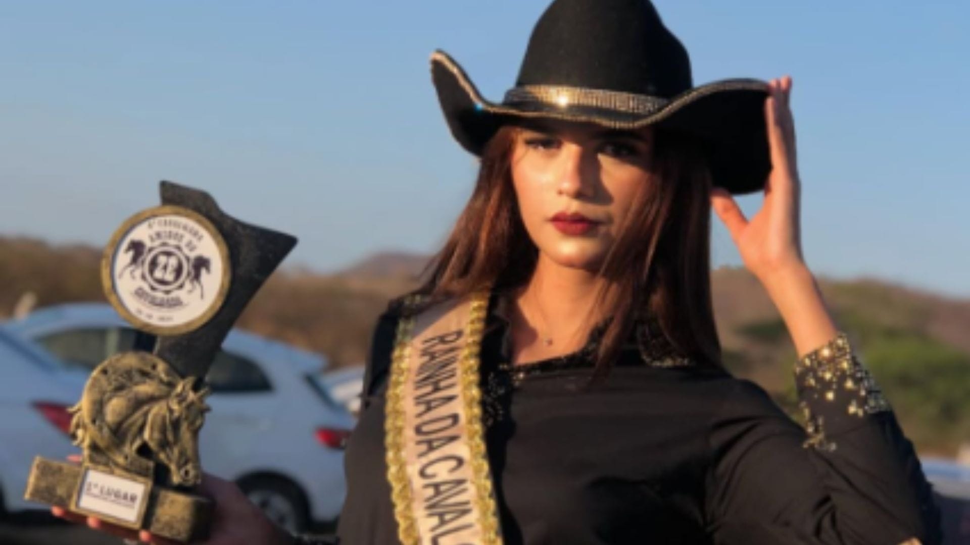 Rainha da Cavalgada morre aos 16 anos após sair com amigos no Ceará
