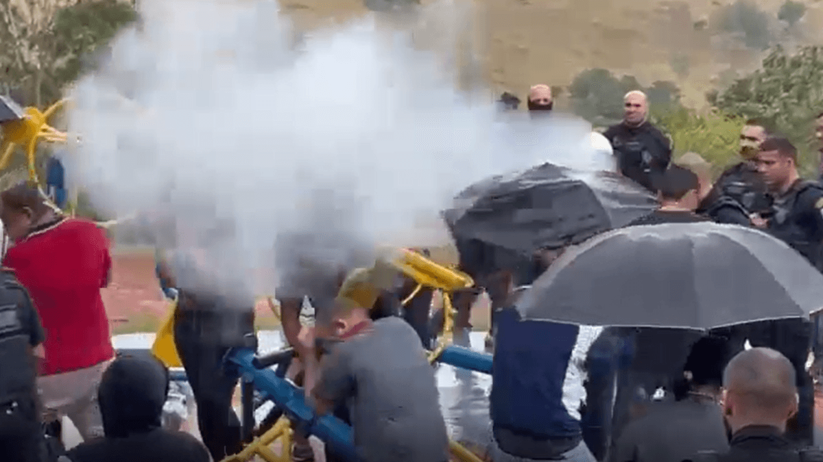 GCM usa spray de pimenta contra moradores em retirada de parquinho na zona norte de São José