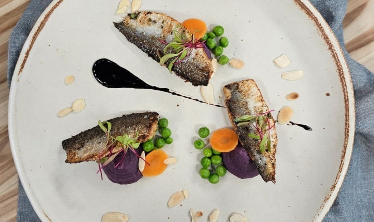 Sardinha com purê de batata-doce roxa na redução de azeite balsâmico do chef Bruno Hashimoto | Band Receitas