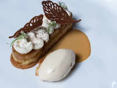 Cartola de banana com gelato de doce de leite | Band Receitas