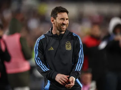Messi parabeniza Dembélé pela conquista da Bola de Ouro: "Muito feliz por você"