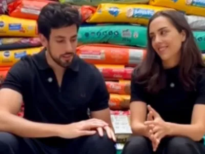 Convidados de Julinho Casares e Lara Silva doam ração ao invés de darem presentes
