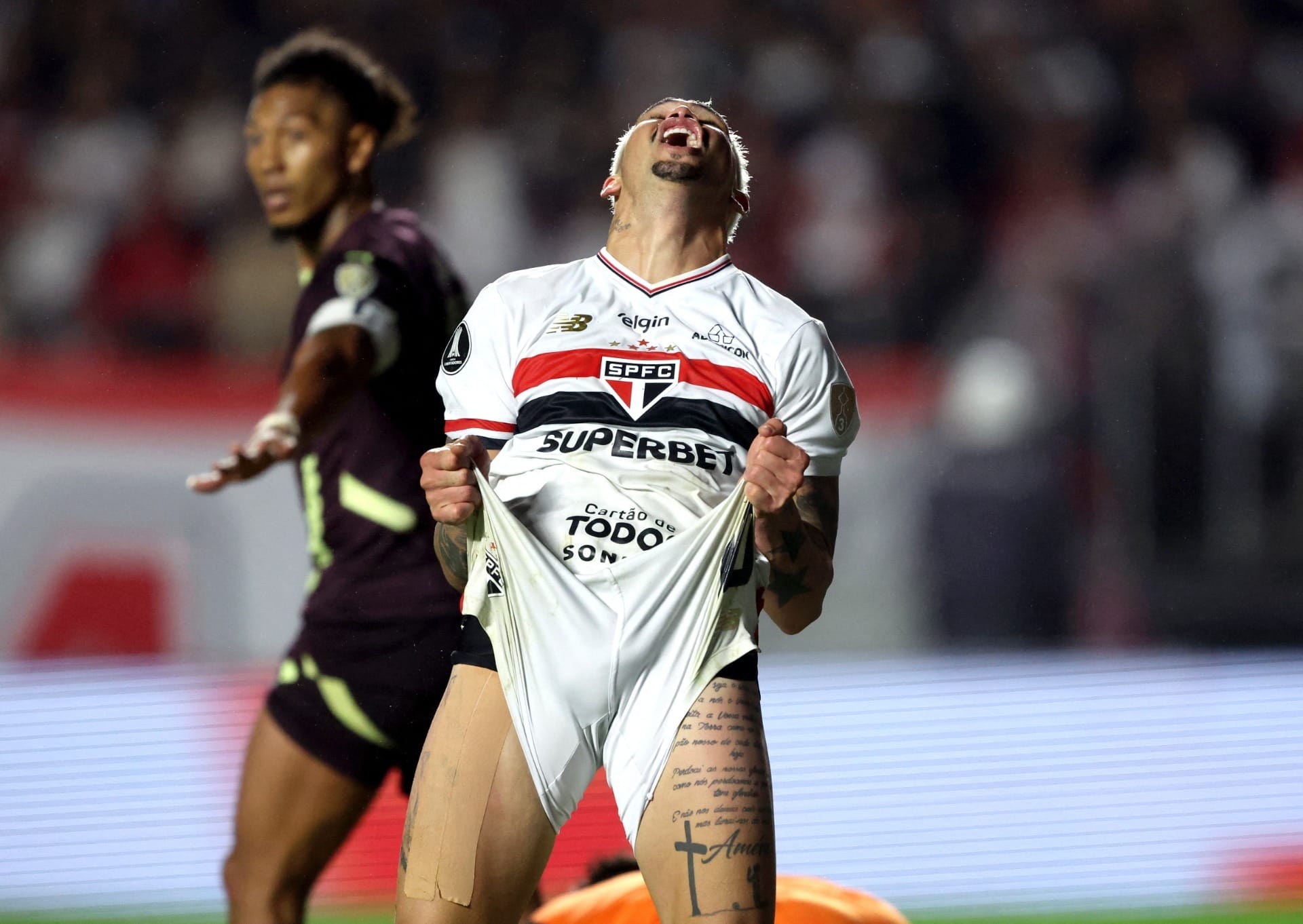 São Paulo perde para LDU de novo e cai na Libertadores com vaias e ofensas
