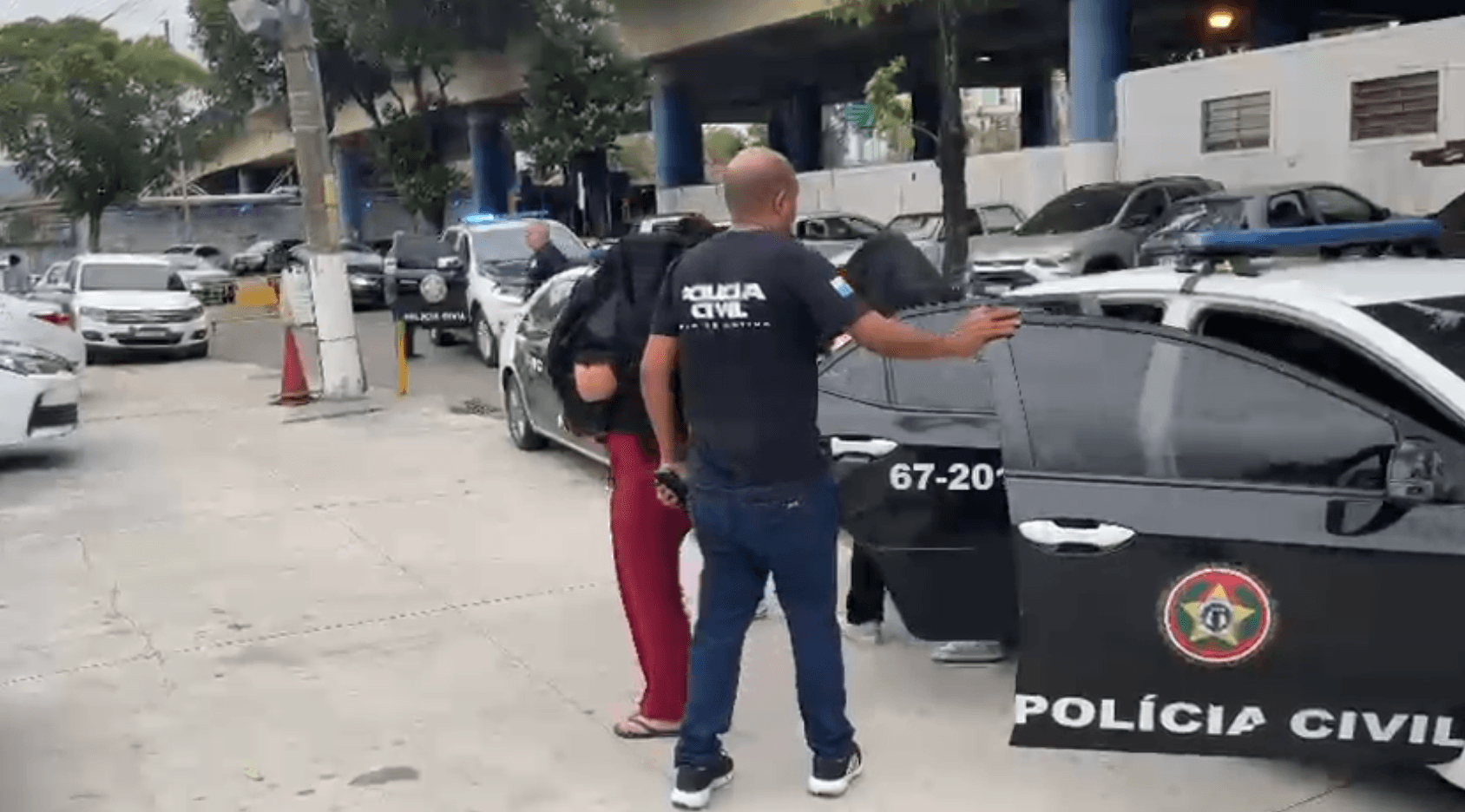 Polícia prende 11 mulheres por golpe em call center em Campo Grande