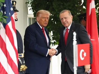 Trump afirma que Erdogan “sabe o que é fraude eleitoral” em encontro na Casa Branca