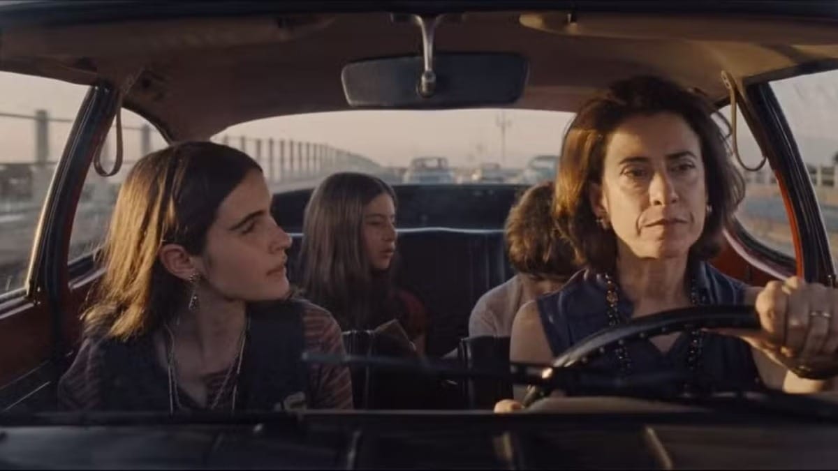 Como o cinema cria cenas realistas dentro de carros sem efeitos especiais?