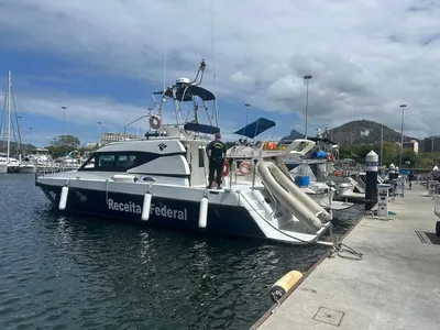 Posto de combustível tem bombas apreendidas na Praça Seca