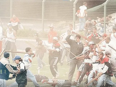 Pacaembu, 1995: a tarde em que o futebol virou campo de batalha