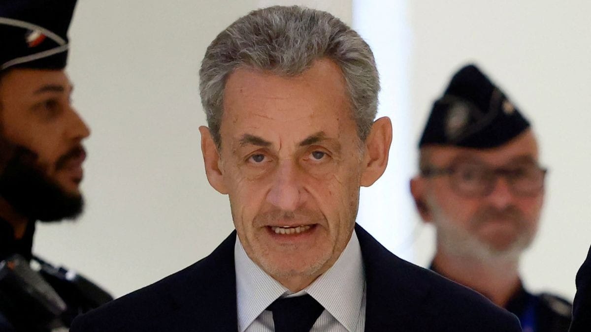 Tribunal libera ex-presidente francês Nicolas Sarkozy e o coloca sob supervisão judicial
