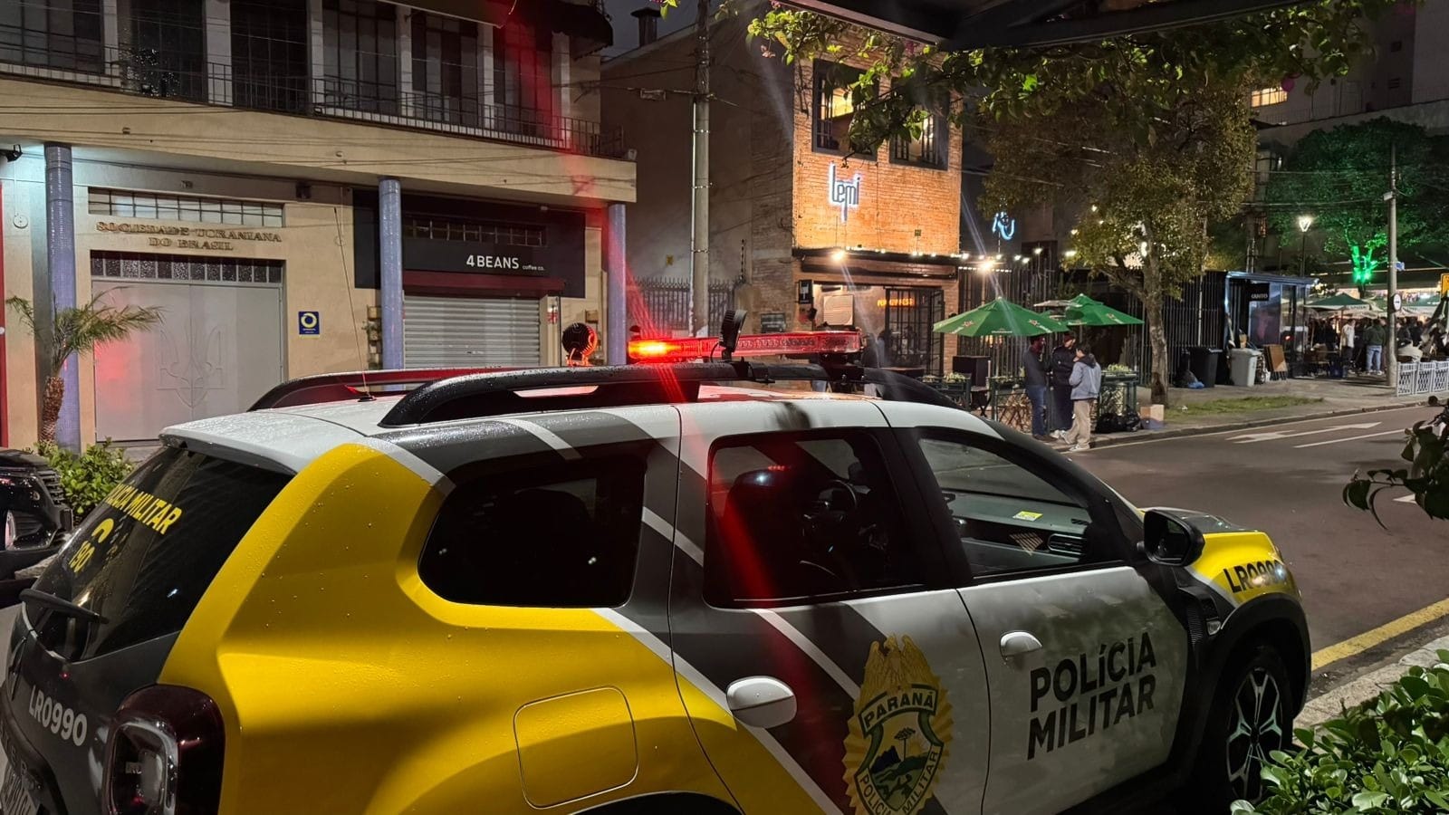 Policial civil atira em cliente dentro de um bar em Curitiba (PR)