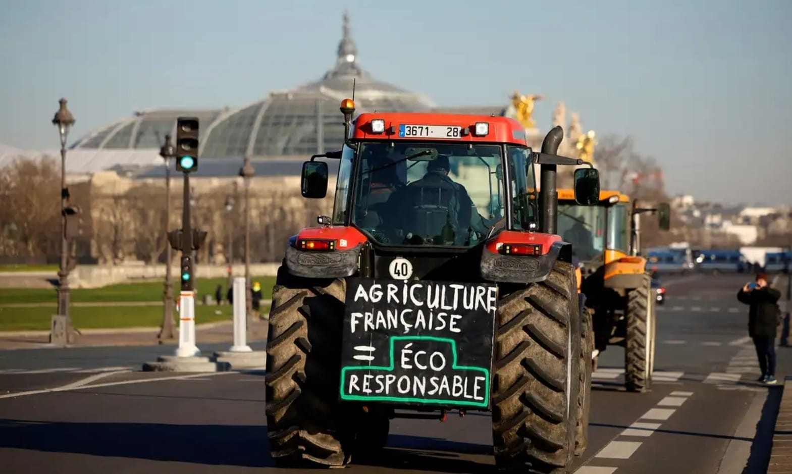 Agricultores franceses bloqueiam rodovias em protesto contra Acordo UE-Mercosul