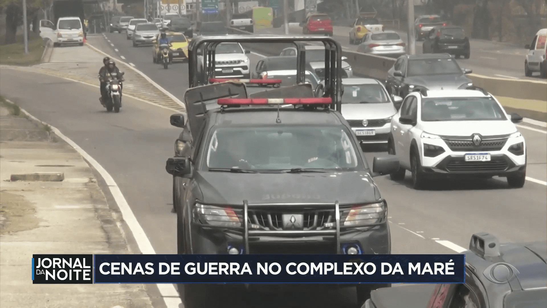 Moradores do Complexo da Maré vivem cenas de guerra após morte de traficante