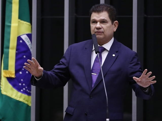 Deputado Mauro Benevides Filho sofre AVC e é internado