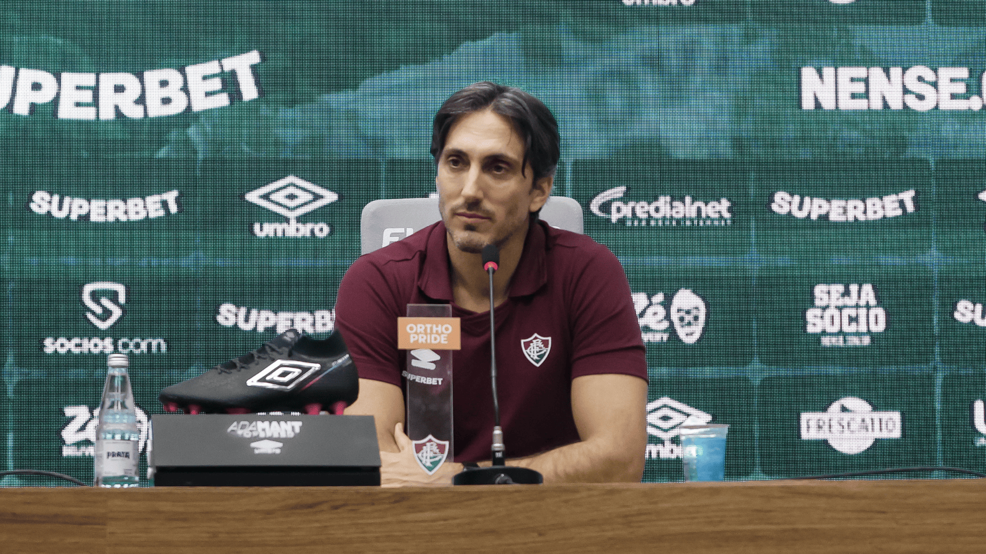 “Vou tentar melhorar, mas não garanto”, diz Zubeldía sobre expulsões na chegada ao Fluminense
