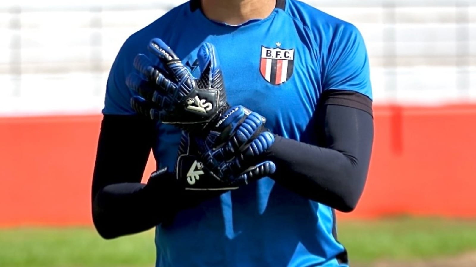 Victor Souza encontrou na VS Luvas um "plano B" para fortalecer os próprios vencimentos (Imagem: VS Luvas/Divulgação)