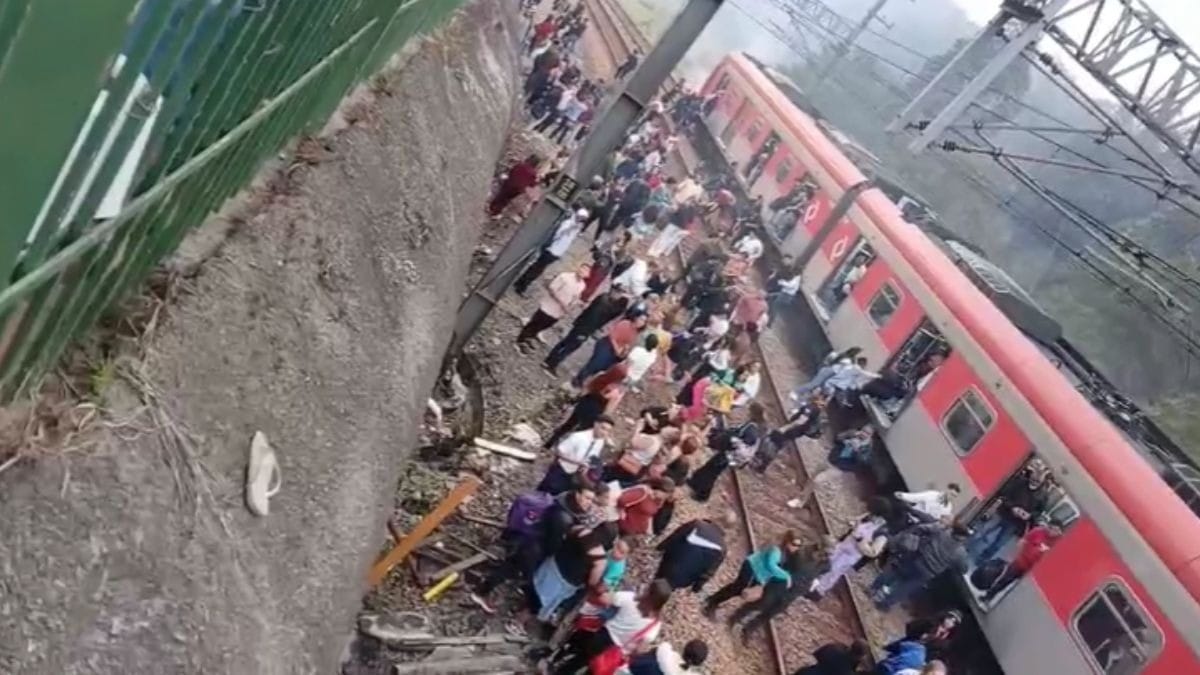 Vídeo: passageiros caminham nos trilhos após falha elétrica na Linha 7-Rubi da CPTM, em SP