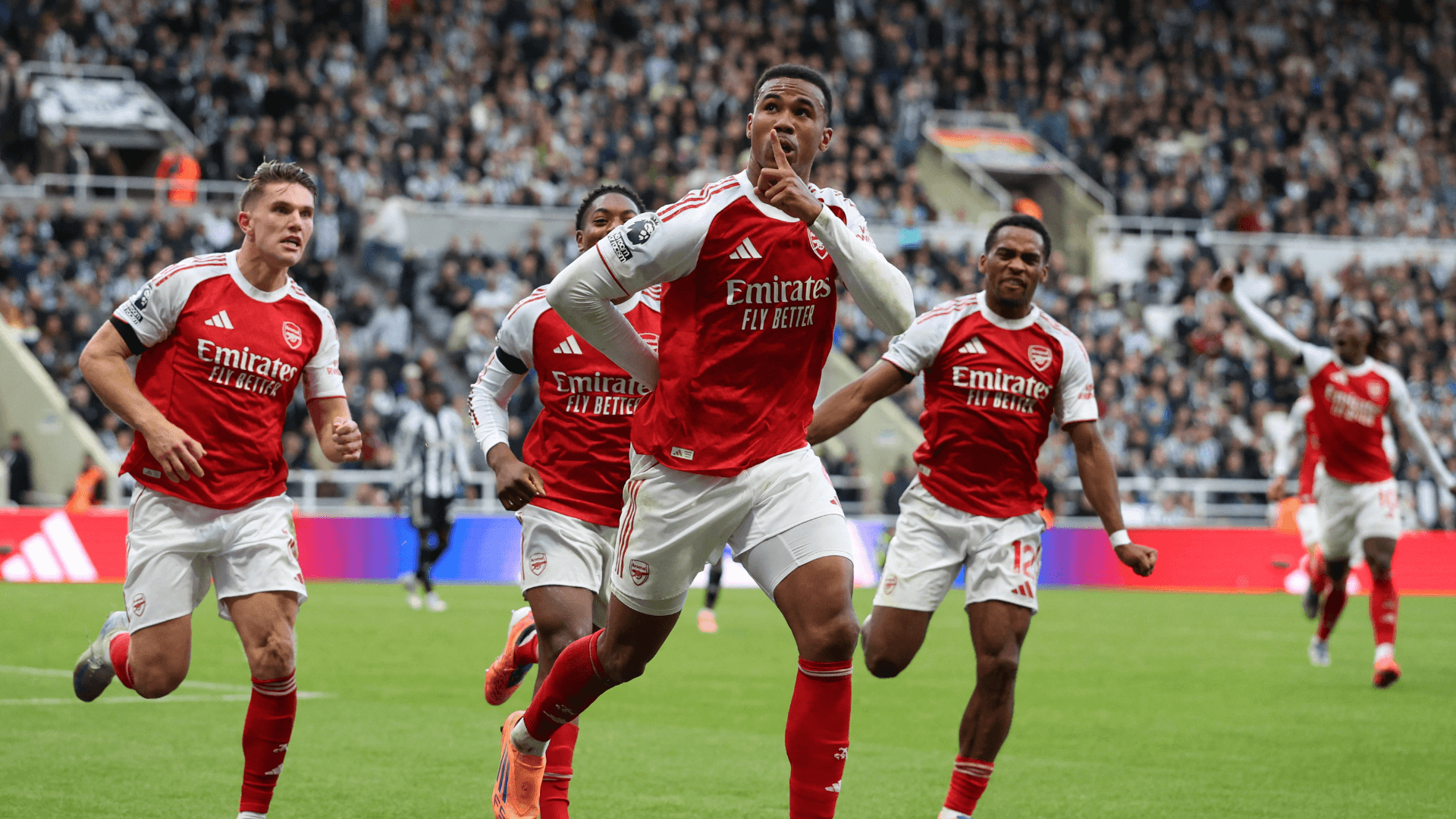 Gabriel Magalhães decide nos acréscimos e garante virada do Arsenal sobre o Newcastle