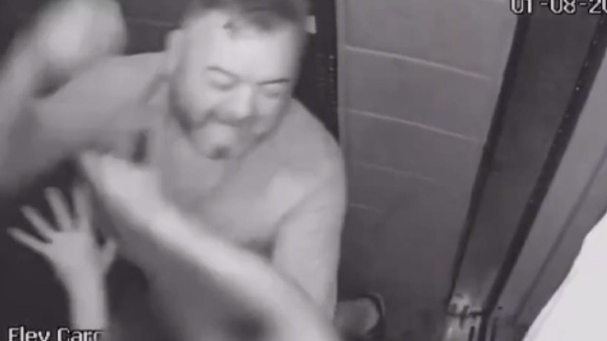 Homem que espancou esposa em elevador é solto por juiz no DF