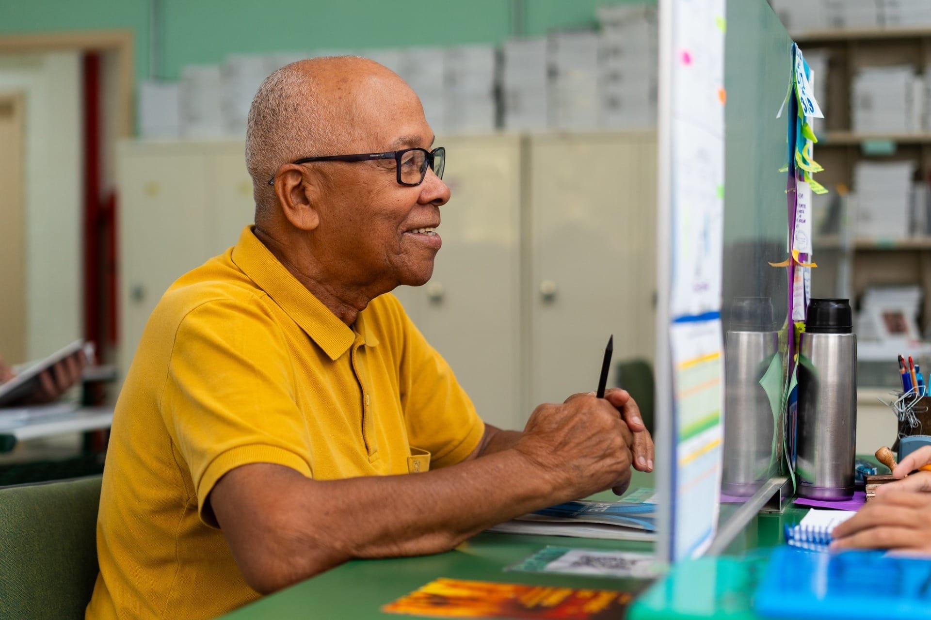 Ildephonso dos Santos, de 84 anos, é o aluno mais velho do CEEJA da cidade do Vale do Paraíba. Quando criança, estudou até a antiga 3ª série do primário.