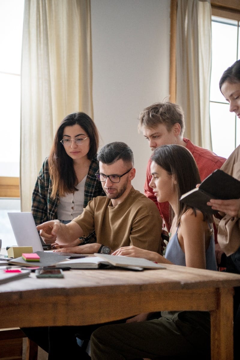 Estudar sozinho ou em grupo na reta final do Enem?