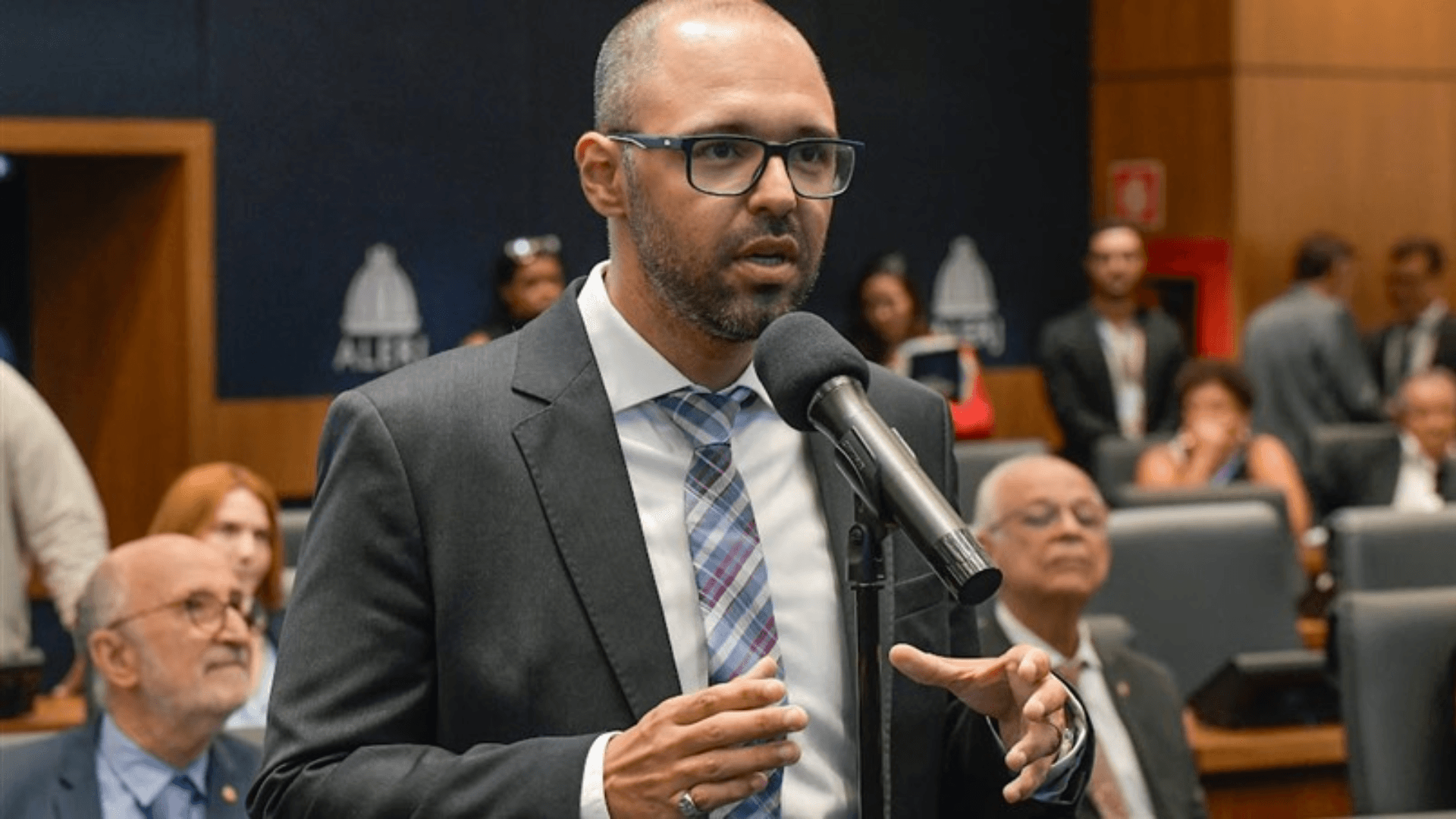 Justiça do Rio torna preventiva prisão de acusado de extorquir deputado