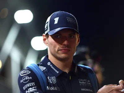 Verstappen bate McLarens e é pole no GP de Abu Dhabi; Bortoleto é 7º