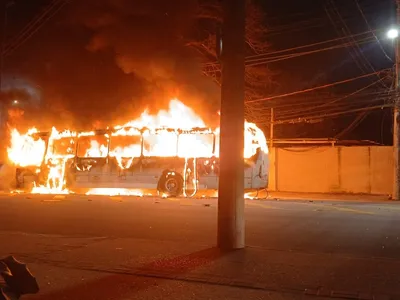 Policiamento é reforçado após incêndio de dois ônibus em Vargem Grande