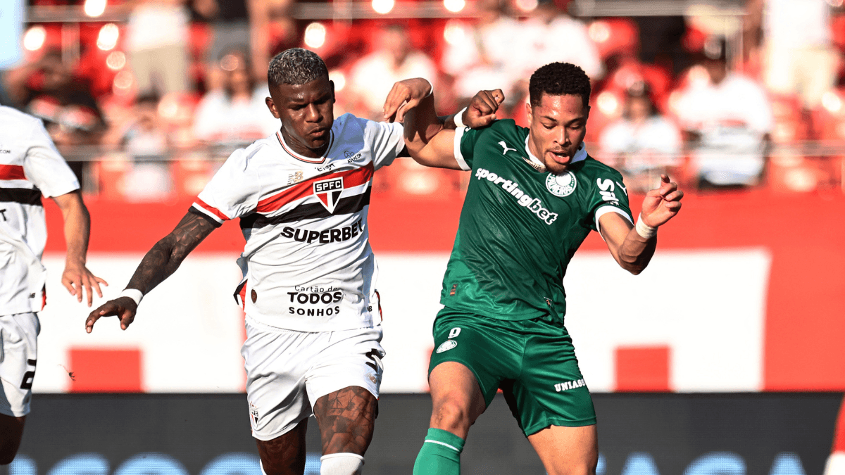 Palmeiras vence o São Paulo de virada e assume liderança do Brasileirão