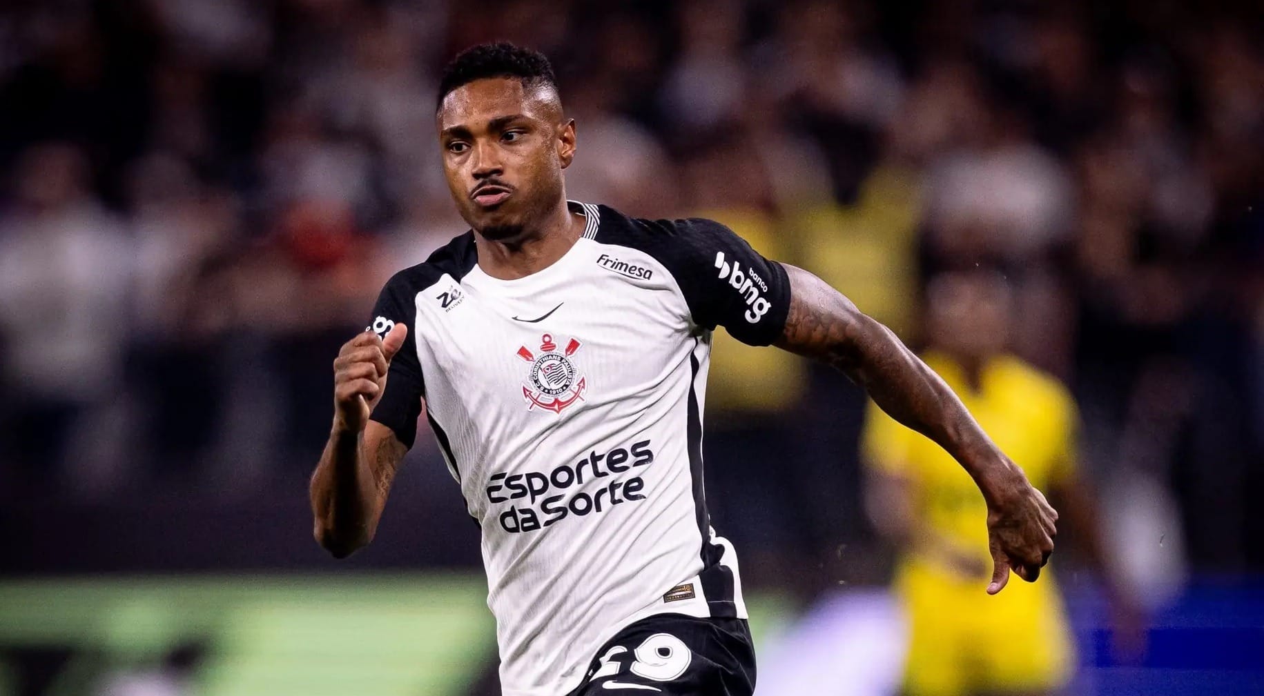 Vitinho passa por artroscopia no joelho e será desfalque do Corinthians