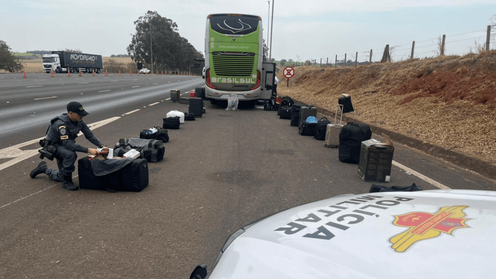 Polícia Rodoviária apreende 14 malas com mercadorias do Paraguai