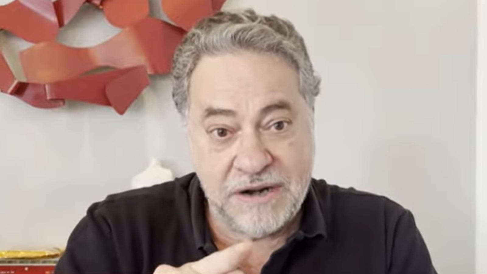 Presidente do São Paulo pede desafio de vídeo e divulgação de áudios de arbitragem